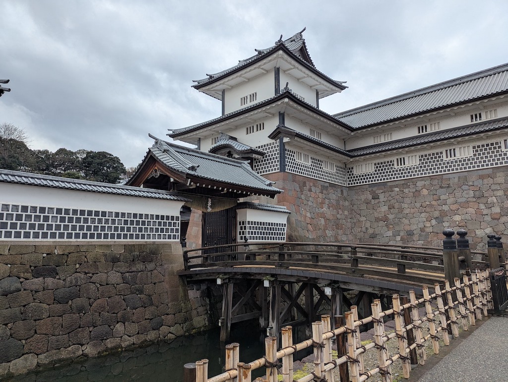 visiting-kanazawa-castle-kanazawa-japan-deskrib